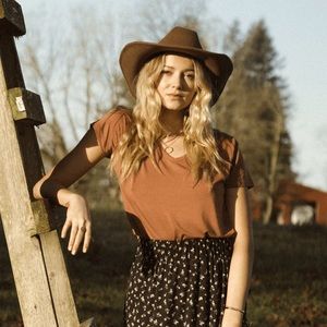 Jackson Rowe amber Tshirt.